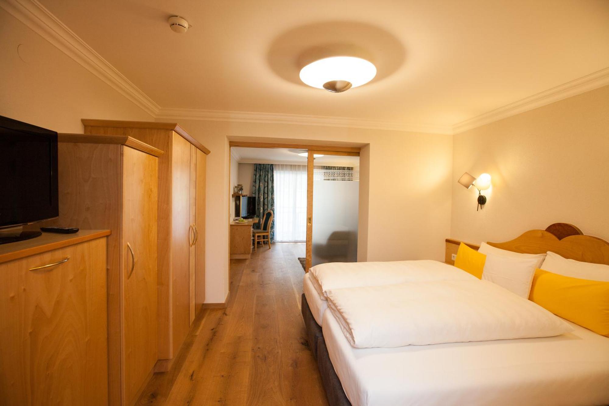 אישגל Hotel Jaegerhof מראה חיצוני תמונה